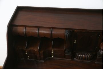 中古　海外輸入家具　マホガニー材　クラシカルな佇まいが魅力的なアンティーク調のデスク(ワークデスク、机、在宅用、在宅ワーク用)(R-078218)