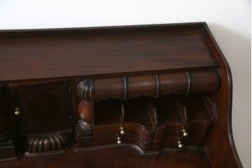 中古　海外輸入家具　マホガニー材　クラシカルな佇まいが魅力的なアンティーク調のデスク(ワークデスク、机、在宅用、在宅ワーク用)(R-078218)
