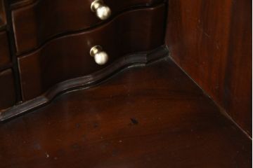 中古　海外輸入家具　マホガニー材　クラシカルな佇まいが魅力的なアンティーク調のデスク(ワークデスク、机、在宅用、在宅ワーク用)(R-078218)