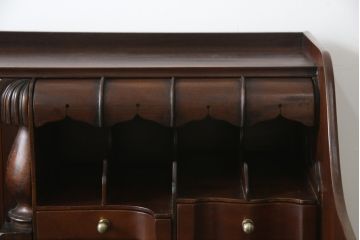 中古　海外輸入家具　マホガニー材　クラシカルな佇まいが魅力的なアンティーク調のデスク(ワークデスク、机、在宅用、在宅ワーク用)(R-078218)