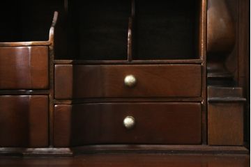 中古　海外輸入家具　マホガニー材　クラシカルな佇まいが魅力的なアンティーク調のデスク(ワークデスク、机、在宅用、在宅ワーク用)(R-078218)