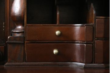 中古　海外輸入家具　マホガニー材　クラシカルな佇まいが魅力的なアンティーク調のデスク(ワークデスク、机、在宅用、在宅ワーク用)(R-078218)