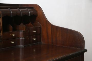 中古　海外輸入家具　マホガニー材　クラシカルな佇まいが魅力的なアンティーク調のデスク(ワークデスク、机、在宅用、在宅ワーク用)(R-078218)
