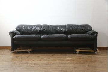 中古　美品　Cassina(カッシーナ)　MARALUNGA(マラルンガ) 675　本革　高級感ある佇まいが目を惹く3人掛けソファ(三人掛け、3P、アームソファ、レザー)(定価約200〜270万円)(R-078219)