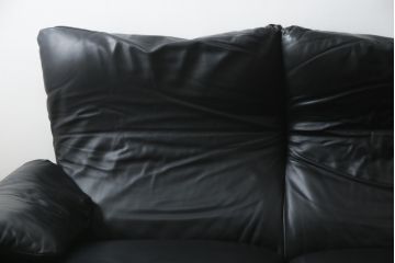 中古　美品　Cassina(カッシーナ)　MARALUNGA(マラルンガ) 675　本革　高級感ある佇まいが目を惹く3人掛けソファ(三人掛け、3P、アームソファ、レザー)(定価約200〜270万円)(R-078219)