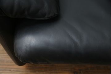 中古　美品　Cassina(カッシーナ)　MARALUNGA(マラルンガ) 675　本革　高級感ある佇まいが目を惹く3人掛けソファ(三人掛け、3P、アームソファ、レザー)(定価約200〜270万円)(R-078219)