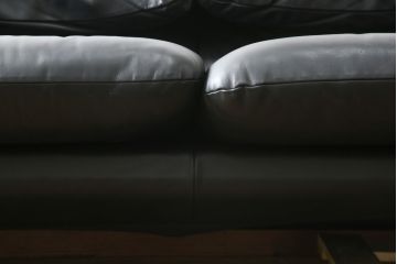 中古　美品　Cassina(カッシーナ)　MARALUNGA(マラルンガ) 675　本革　高級感ある佇まいが目を惹く3人掛けソファ(三人掛け、3P、アームソファ、レザー)(定価約200〜270万円)(R-078219)