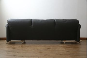 中古　美品　Cassina(カッシーナ)　MARALUNGA(マラルンガ) 675　本革　高級感ある佇まいが目を惹く3人掛けソファ(三人掛け、3P、アームソファ、レザー)(定価約200〜270万円)(R-078219)