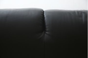 中古　美品　Cassina(カッシーナ)　MARALUNGA(マラルンガ) 675　本革　高級感ある佇まいが目を惹く3人掛けソファ(三人掛け、3P、アームソファ、レザー)(定価約200〜270万円)(R-078219)