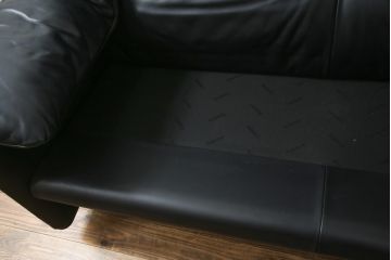 中古　美品　Cassina(カッシーナ)　MARALUNGA(マラルンガ) 675　本革　高級感ある佇まいが目を惹く3人掛けソファ(三人掛け、3P、アームソファ、レザー)(定価約200〜270万円)(R-078219)