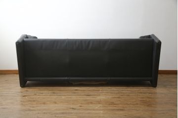 中古　美品　Cassina(カッシーナ)　MARALUNGA(マラルンガ) 675　本革　高級感ある佇まいが目を惹く3人掛けソファ(三人掛け、3P、アームソファ、レザー)(定価約200〜270万円)(R-078219)