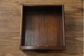 中古　美品　ニレ材　和の空間に取り入れたいシックな二段重ね水屋箪笥(キャビネット、食器棚、戸棚、収納棚、茶箪笥、重ね戸棚)(R-078222)