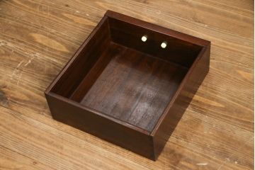 中古　美品　ニレ材　和の空間に取り入れたいシックな二段重ね水屋箪笥(キャビネット、食器棚、戸棚、収納棚、茶箪笥、重ね戸棚)(R-078222)