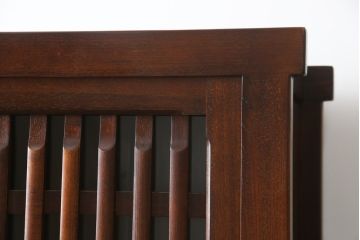 中古　美品　ニレ材　和の空間に取り入れたいシックな二段重ね水屋箪笥(キャビネット、食器棚、戸棚、収納棚、茶箪笥、重ね戸棚)(R-078222)