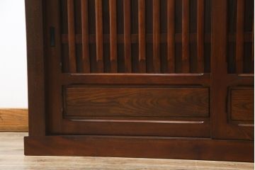 中古　美品　ニレ材　上質な和の空間を演出する水屋箪笥サイドボード(サイドキャビネット、収納棚、戸棚、食器棚、茶箪笥)(R-078224)