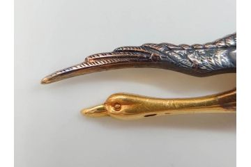 時代物　彫金　K20(20金)　羽ばたく鶴のデザインが上品な帯留め(つる、ツル、和装小物、着物道具、アクセサリー、帯締め、ゴールド、金)(R-078236)