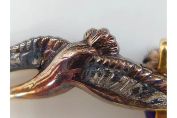 時代物　彫金　K20(20金)　羽ばたく鶴のデザインが上品な帯留め(つる、ツル、和装小物、着物道具、アクセサリー、帯締め、ゴールド、金)(R-078236)