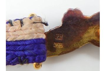 時代物　彫金　K20(20金)　羽ばたく鶴のデザインが上品な帯留め(つる、ツル、和装小物、着物道具、アクセサリー、帯締め、ゴールド、金)(R-078236)