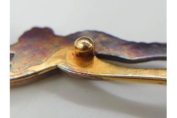 時代物　彫金　K20(20金)　羽ばたく鶴のデザインが上品な帯留め(つる、ツル、和装小物、着物道具、アクセサリー、帯締め、ゴールド、金)(R-078236)