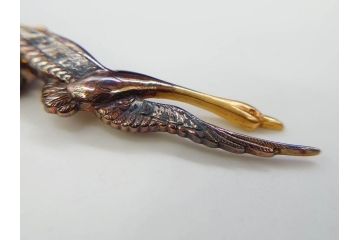 時代物　彫金　K20(20金)　羽ばたく鶴のデザインが上品な帯留め(つる、ツル、和装小物、着物道具、アクセサリー、帯締め、ゴールド、金)(R-078236)