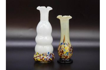 昭和レトロ　戦前　大正　可愛らしいデザインの古いマーブルガラス花瓶2個セット(フリル、色被せ、一輪挿し、花入、花器、硝子、吹きガラス)(R-078238)