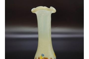 昭和レトロ　戦前　大正　可愛らしいデザインの古いマーブルガラス花瓶2個セット(フリル、色被せ、一輪挿し、花入、花器、硝子、吹きガラス)(R-078239)