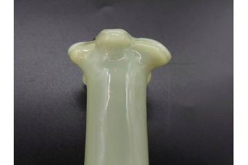 昭和レトロ　戦前　大正　可愛らしいデザインの古いマーブルガラス花瓶2個セット(フリル、色被せ、一輪挿し、花入、花器、硝子、吹きガラス)(R-078239)