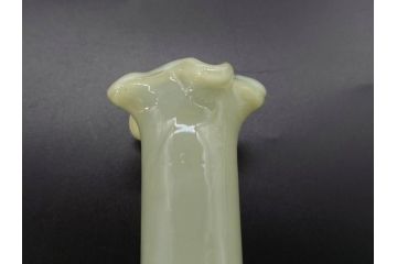 昭和レトロ　戦前　大正　可愛らしいデザインの古いマーブルガラス花瓶2個セット(フリル、色被せ、一輪挿し、花入、花器、硝子、吹きガラス)(R-078239)