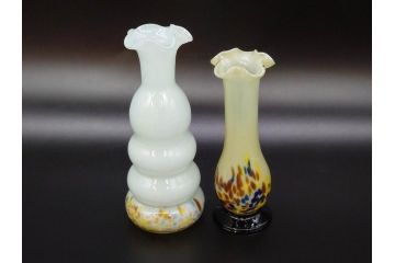 昭和レトロ　戦前　大正　可愛らしいデザインの古いマーブルガラス花瓶2個セット(フリル、色被せ、一輪挿し、花入、花器、硝子、吹きガラス)(R-078240)