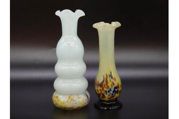 昭和レトロ　戦前　大正　可愛らしいデザインの古いマーブルガラス花瓶2個セット(フリル、色被せ、一輪挿し、花入、花器、硝子、吹きガラス)(R-078240)