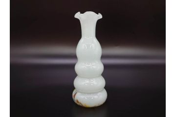 昭和レトロ　戦前　大正　可愛らしいデザインの古いマーブルガラス花瓶2個セット(フリル、色被せ、一輪挿し、花入、花器、硝子、吹きガラス)(R-078240)