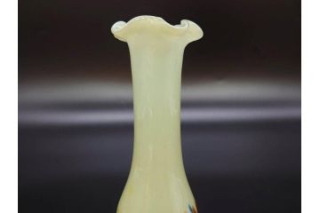 昭和レトロ　戦前　大正　可愛らしいデザインの古いマーブルガラス花瓶2個セット(フリル、色被せ、一輪挿し、花入、花器、硝子、吹きガラス)(R-078240)