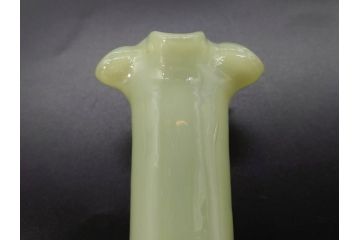 昭和レトロ　戦前　大正　可愛らしいデザインの古いマーブルガラス花瓶2個セット(フリル、色被せ、一輪挿し、花入、花器、硝子、吹きガラス)(R-078240)