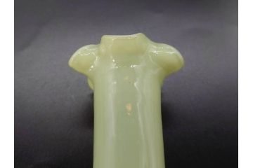 昭和レトロ　戦前　大正　可愛らしいデザインの古いマーブルガラス花瓶2個セット(フリル、色被せ、一輪挿し、花入、花器、硝子、吹きガラス)(R-078240)