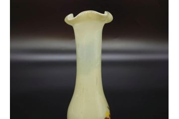 昭和レトロ　戦前　大正　可愛らしいデザインの古いマーブルガラス花瓶2個セット(フリル、色被せ、一輪挿し、花入、花器、硝子、吹きガラス)(R-078241)