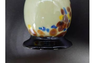 昭和レトロ　戦前　大正　可愛らしいデザインの古いマーブルガラス花瓶2個セット(フリル、色被せ、一輪挿し、花入、花器、硝子、吹きガラス)(R-078241)