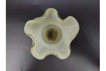 昭和レトロ　戦前　大正　可愛らしいデザインの古いマーブルガラス花瓶2個セット(フリル、色被せ、一輪挿し、花入、花器、硝子、吹きガラス)(R-078242)