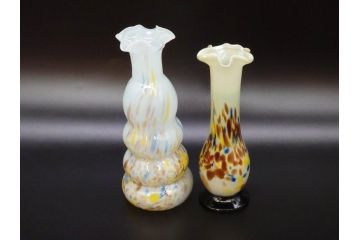 昭和レトロ　戦前　大正　可愛らしいデザインの古いマーブルガラス花瓶2個セット(フリル、色被せ、一輪挿し、花入、花器、硝子、吹きガラス)(R-078247)