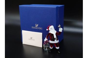 オーストリア　SWAROVSKI(スワロフスキー)　サンタクロース　高さ10.5cm　細部まで丁寧にカットされたクリスタルオブジェ(クリスマスデコレーション、クリスタルガラス、置物、ディスプレイ、箱付き)(R-078249)