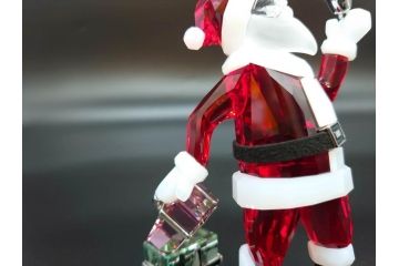 オーストリア　SWAROVSKI(スワロフスキー)　サンタクロース　高さ10.5cm　細部まで丁寧にカットされたクリスタルオブジェ(クリスマスデコレーション、クリスタルガラス、置物、ディスプレイ、箱付き)(R-078249)