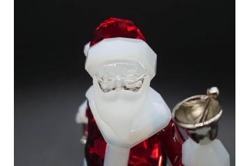 オーストリア　SWAROVSKI(スワロフスキー)　サンタクロース　高さ10.5cm　細部まで丁寧にカットされたクリスタルオブジェ(クリスマスデコレーション、クリスタルガラス、置物、ディスプレイ、箱付き)(R-078249)