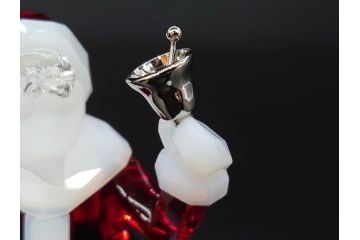 オーストリア　SWAROVSKI(スワロフスキー)　サンタクロース　高さ10.5cm　細部まで丁寧にカットされたクリスタルオブジェ(クリスマスデコレーション、クリスタルガラス、置物、ディスプレイ、箱付き)(R-078249)