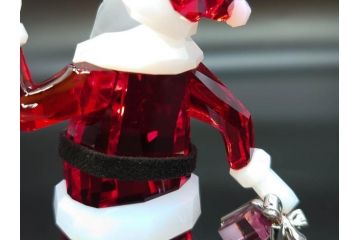 オーストリア　SWAROVSKI(スワロフスキー)　サンタクロース　高さ10.5cm　細部まで丁寧にカットされたクリスタルオブジェ(クリスマスデコレーション、クリスタルガラス、置物、ディスプレイ、箱付き)(R-078249)