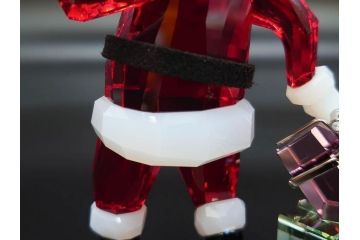 オーストリア　SWAROVSKI(スワロフスキー)　サンタクロース　高さ10.5cm　細部まで丁寧にカットされたクリスタルオブジェ(クリスマスデコレーション、クリスタルガラス、置物、ディスプレイ、箱付き)(R-078249)
