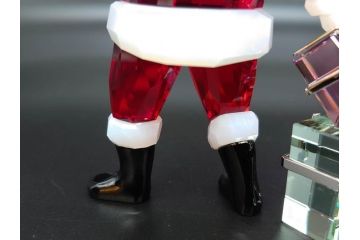 オーストリア　SWAROVSKI(スワロフスキー)　サンタクロース　高さ10.5cm　細部まで丁寧にカットされたクリスタルオブジェ(クリスマスデコレーション、クリスタルガラス、置物、ディスプレイ、箱付き)(R-078249)