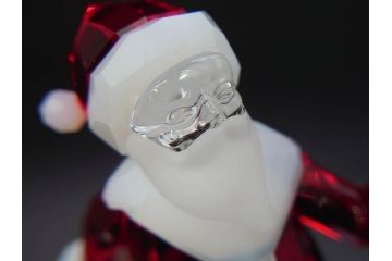 オーストリア　SWAROVSKI(スワロフスキー)　サンタクロース　高さ10.5cm　細部まで丁寧にカットされたクリスタルオブジェ(クリスマスデコレーション、クリスタルガラス、置物、ディスプレイ、箱付き)(R-078249)