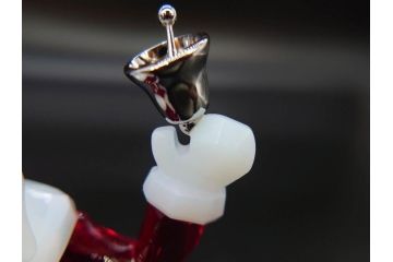 オーストリア　SWAROVSKI(スワロフスキー)　サンタクロース　高さ10.5cm　細部まで丁寧にカットされたクリスタルオブジェ(クリスマスデコレーション、クリスタルガラス、置物、ディスプレイ、箱付き)(R-078249)