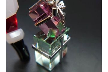 オーストリア　SWAROVSKI(スワロフスキー)　サンタクロース　高さ10.5cm　細部まで丁寧にカットされたクリスタルオブジェ(クリスマスデコレーション、クリスタルガラス、置物、ディスプレイ、箱付き)(R-078249)