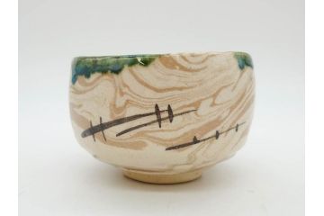 加藤光右衛門　織部　約13cm　4.1寸　柔らかな風合いを感じる抹茶碗(美濃、植物、茶道具、茶陶、四寸一分、和食器、共布、共箱付き)(R-078251)