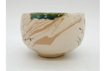 加藤光右衛門　織部　約13cm　4.1寸　柔らかな風合いを感じる抹茶碗(美濃、植物、茶道具、茶陶、四寸一分、和食器、共布、共箱付き)(R-078251)